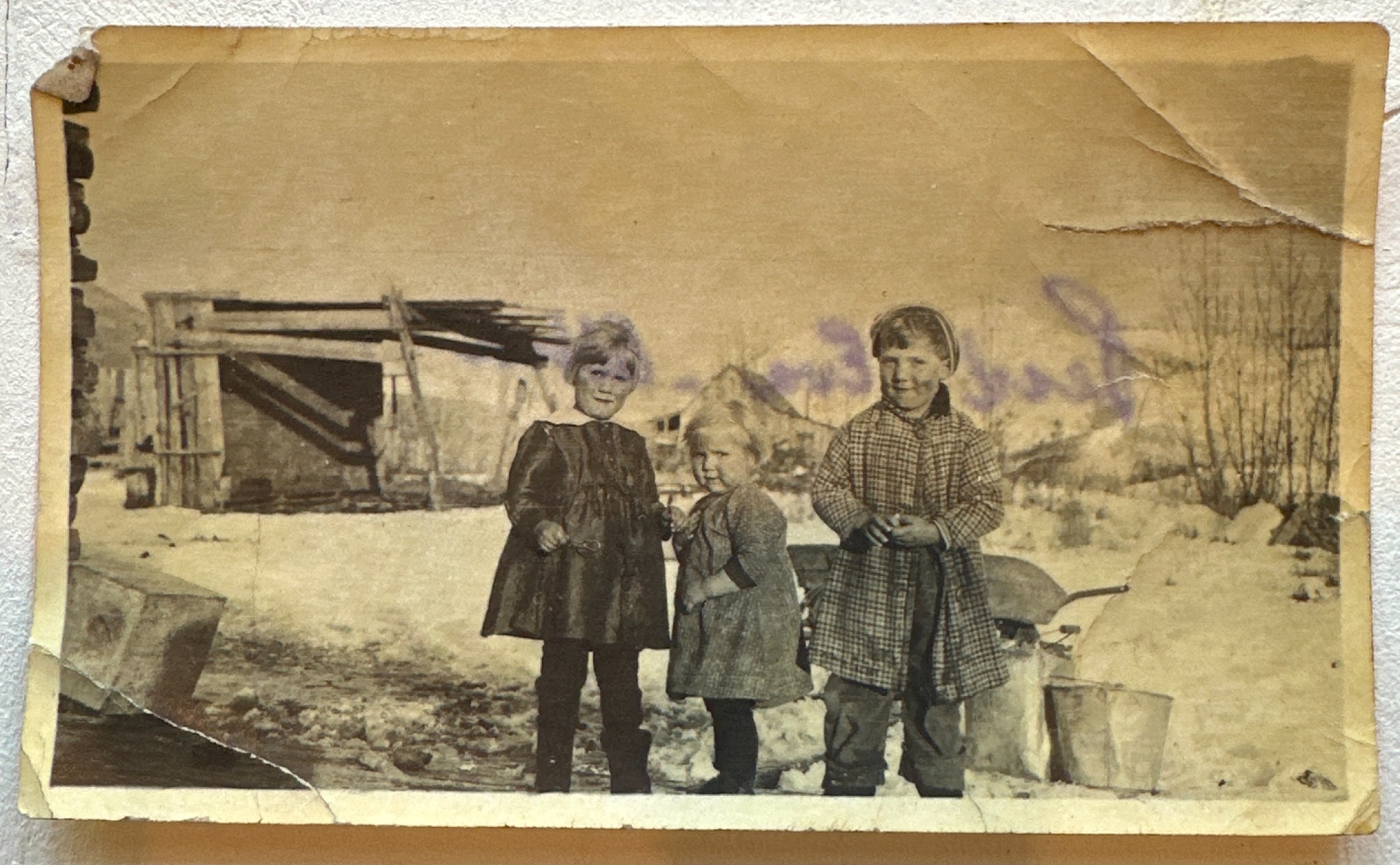 Pearl, Eva, and Albert Lloyd Beus outdoors in the snow